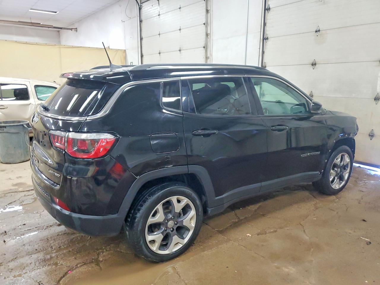 3C4NJDCB9JT434302 · 2018 JEEP COMPASS · 3/14