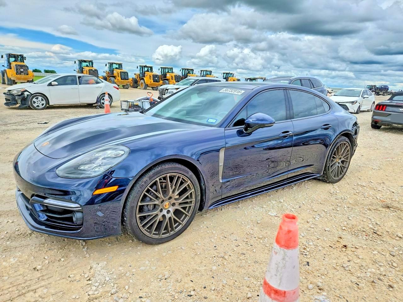 2022 PORSCHE PANAMERA