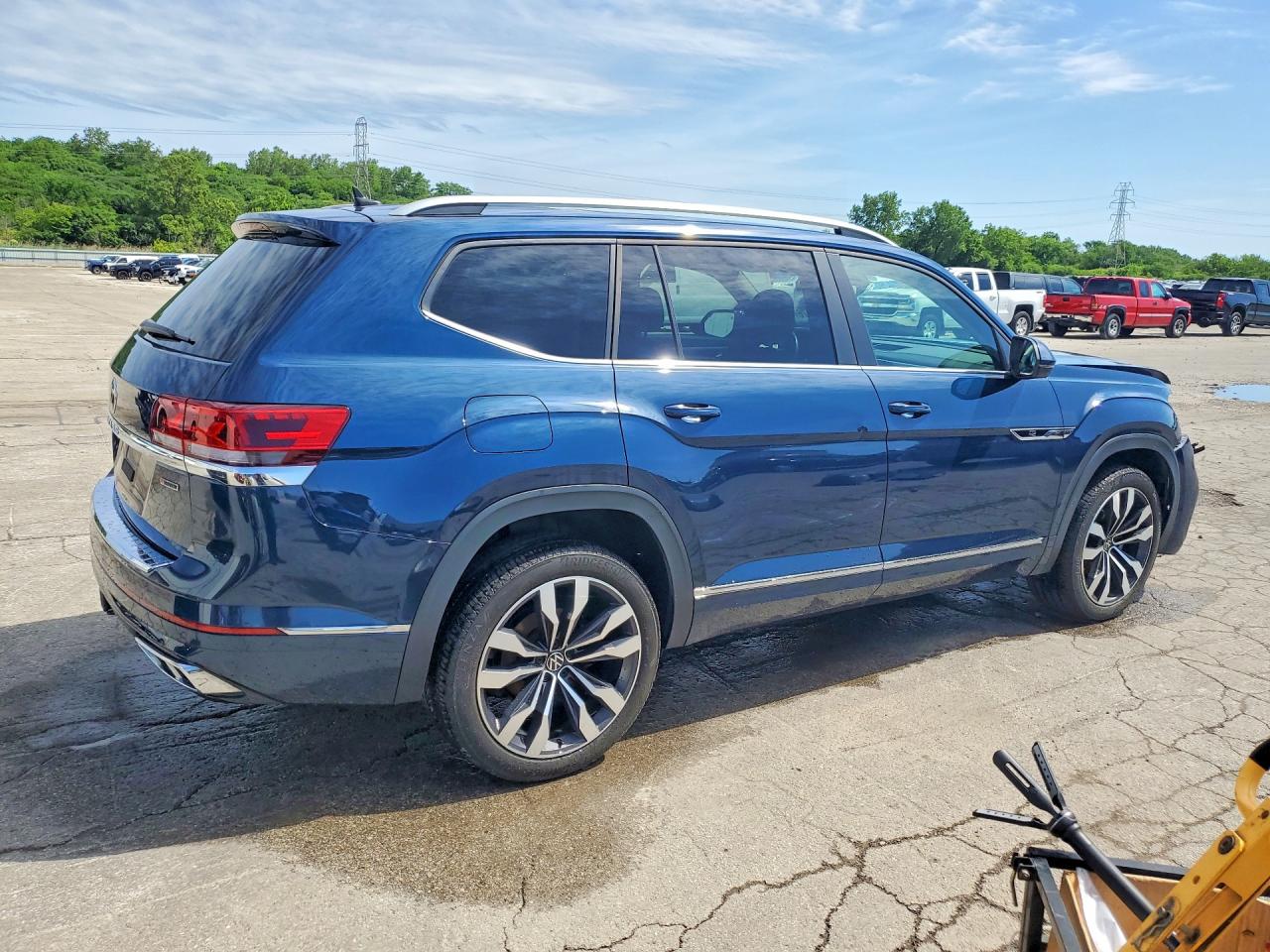 1V2SR2CA8MC565324 · 2021 VOLKSWAGEN ATLAS · 3/13