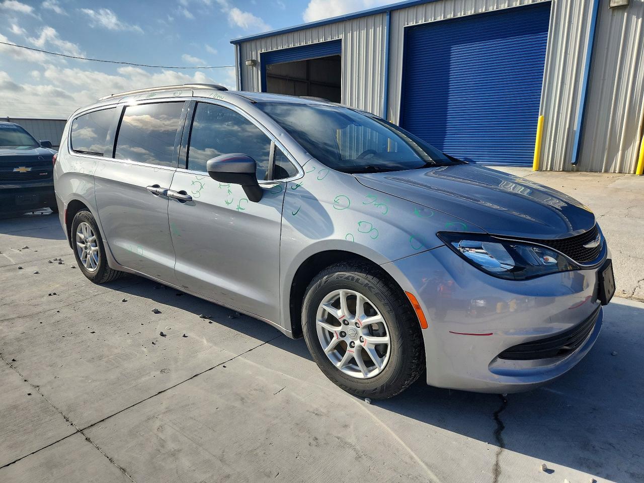 2C4RC1DG9LR265411 · 2020 CHRYSLER VOYAGER · 4/13