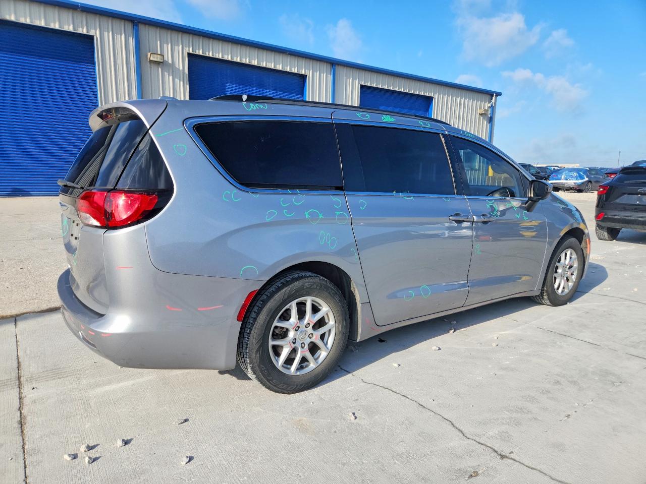 2C4RC1DG9LR265411 · 2020 CHRYSLER VOYAGER · 3/13