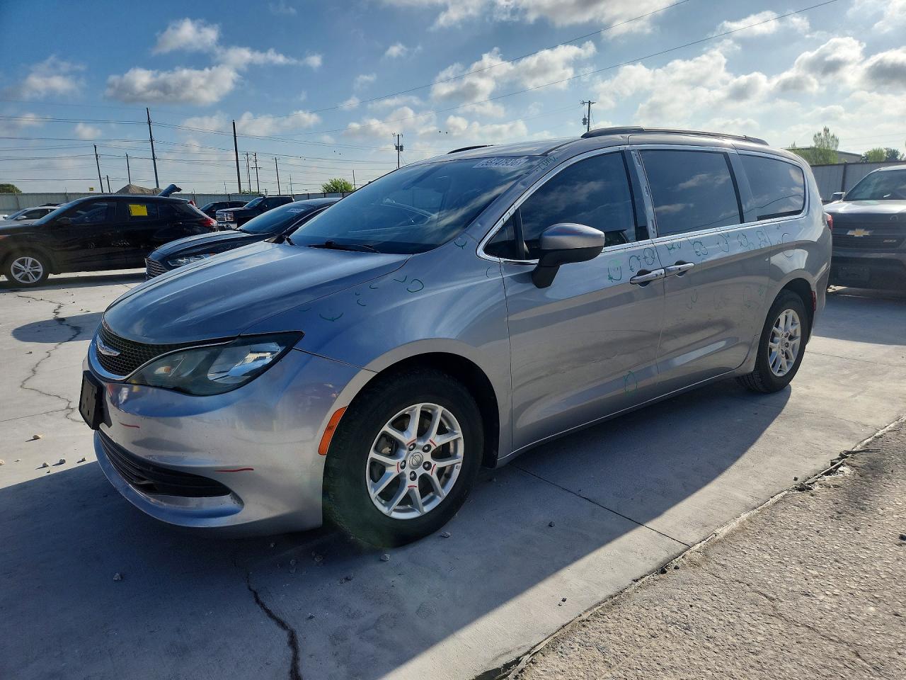 2C4RC1DG9LR265411 · 2020 CHRYSLER VOYAGER