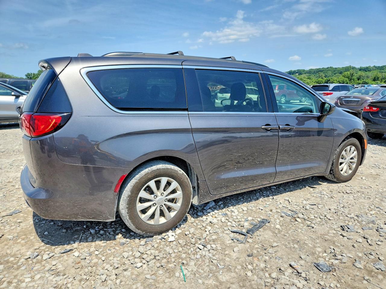 2C4RC1DG9HR529198 · 2017 CHRYSLER PACIFICA · 3/13