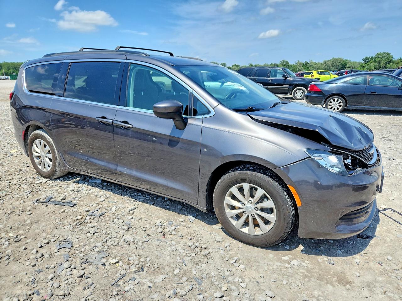 2C4RC1DG9HR529198 · 2017 CHRYSLER PACIFICA · 4/13