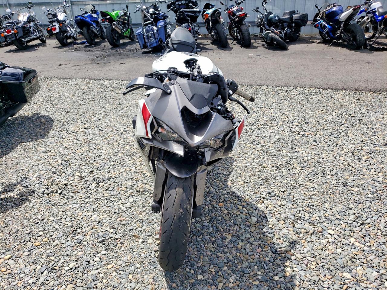 JKBZXJK19SA010270 · 2025 KAWASAKI ZX636 · 2/9