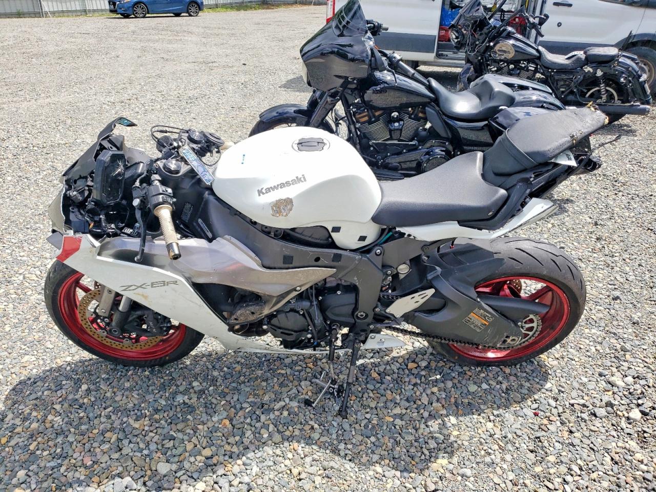 JKBZXJK19SA010270 · 2025 KAWASAKI ZX636 · 3/9