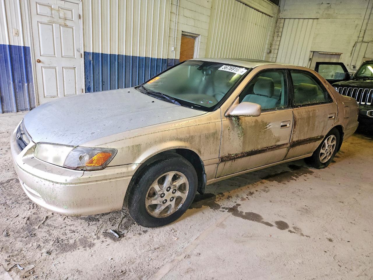 4T1BF22K5YU950159 · 2000 TOYOTA CAMRY