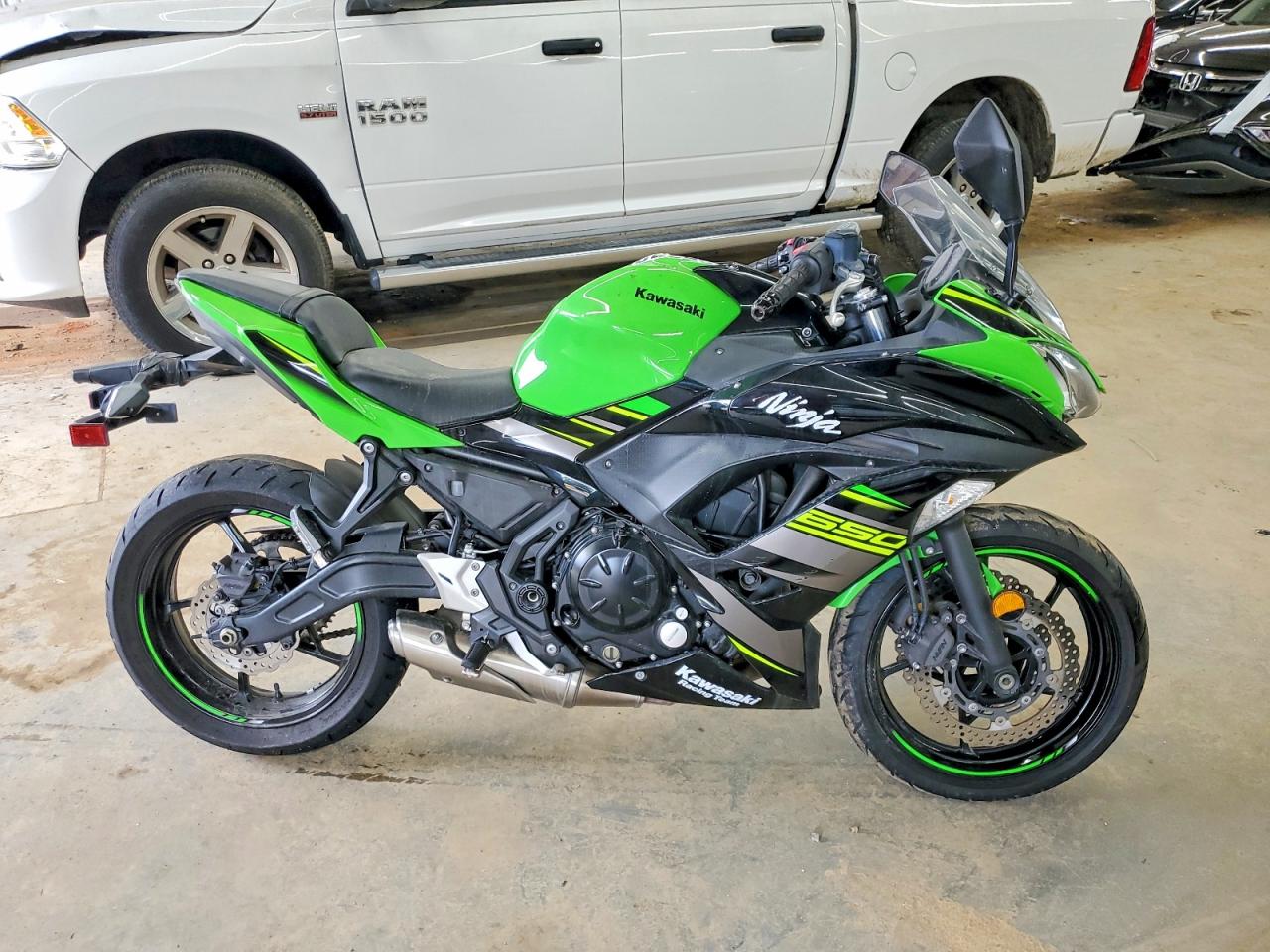 JKAEXEK17JDA23996 · 2018 KAWASAKI EX650