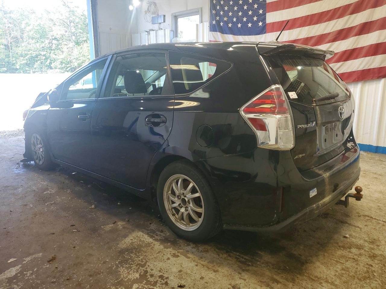 JTDZN3EU5GJ045607 · 2016 TOYOTA PRIUS V · 2/13