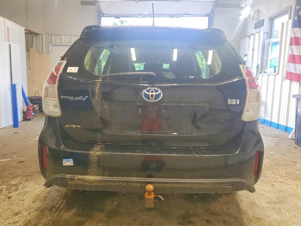 JTDZN3EU5GJ045607 · 2016 TOYOTA PRIUS V · 6/13