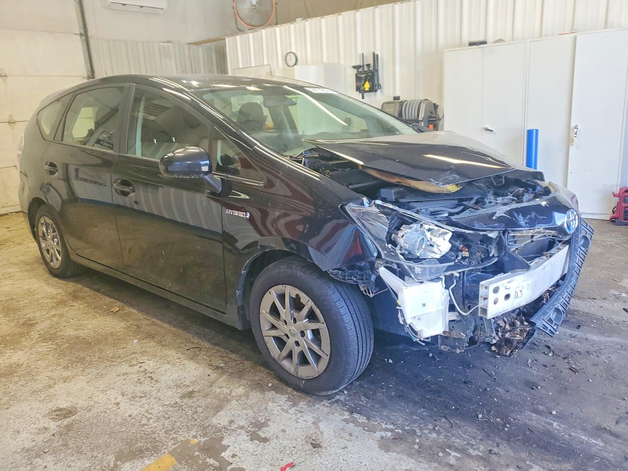 JTDZN3EU5GJ045607 · 2016 TOYOTA PRIUS V · 4/13