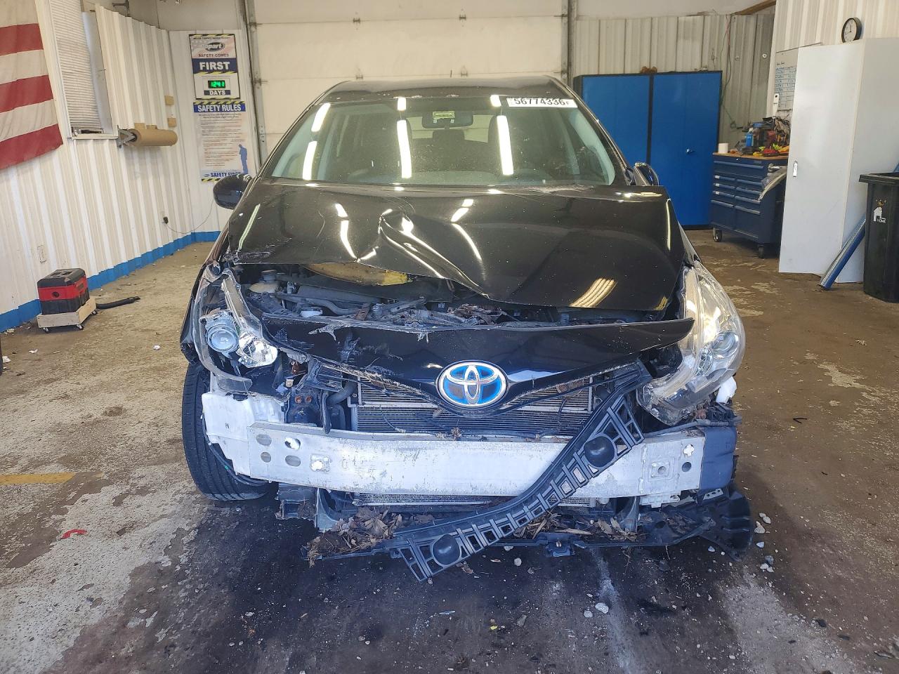 JTDZN3EU5GJ045607 · 2016 TOYOTA PRIUS V · 5/13