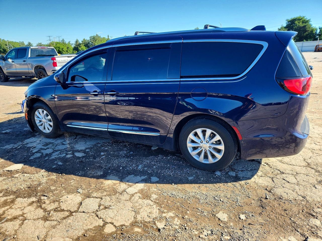 2C4RC1EG8JR104141 · 2018 CHRYSLER PACIFICA · 2/13