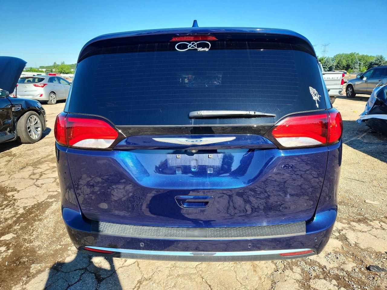2C4RC1EG8JR104141 · 2018 CHRYSLER PACIFICA · 6/13