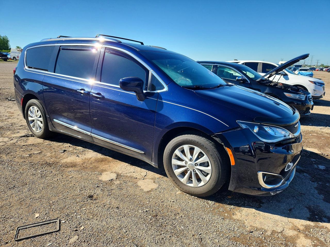 2C4RC1EG8JR104141 · 2018 CHRYSLER PACIFICA · 4/13