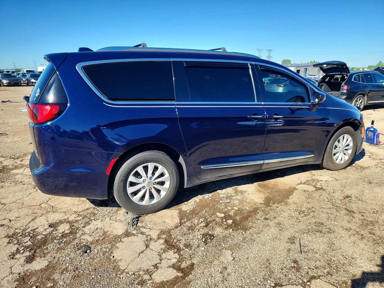 2C4RC1EG8JR104141 · 2018 CHRYSLER PACIFICA · 3/13