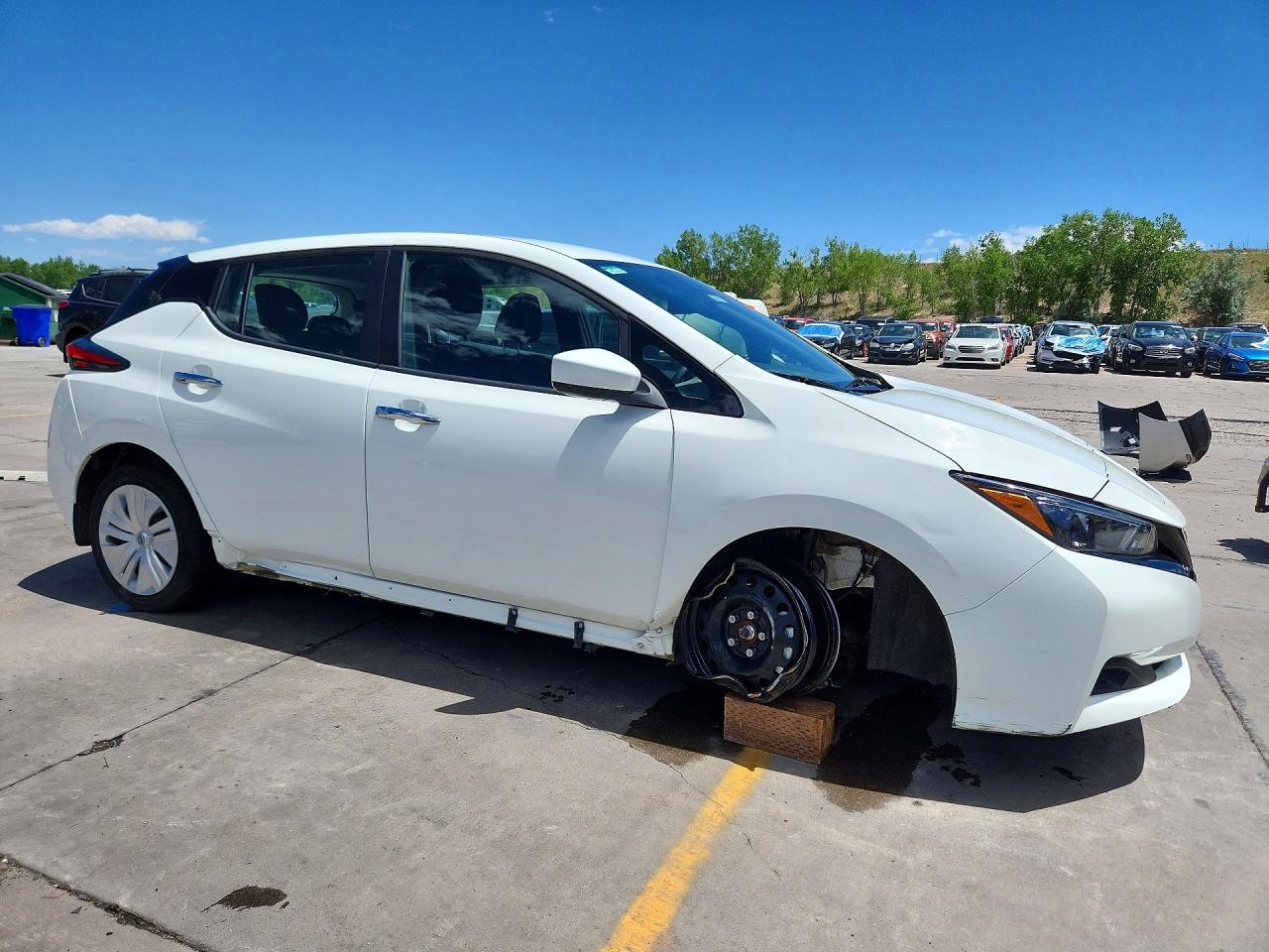 1N4AZ1BV5SC558541 · 2025 NISSAN LEAF · 4/13
