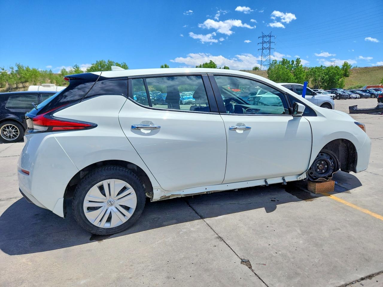 1N4AZ1BV5SC558541 · 2025 NISSAN LEAF · 3/13