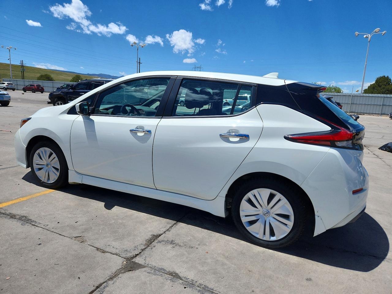 1N4AZ1BV5SC558541 · 2025 NISSAN LEAF · 2/13