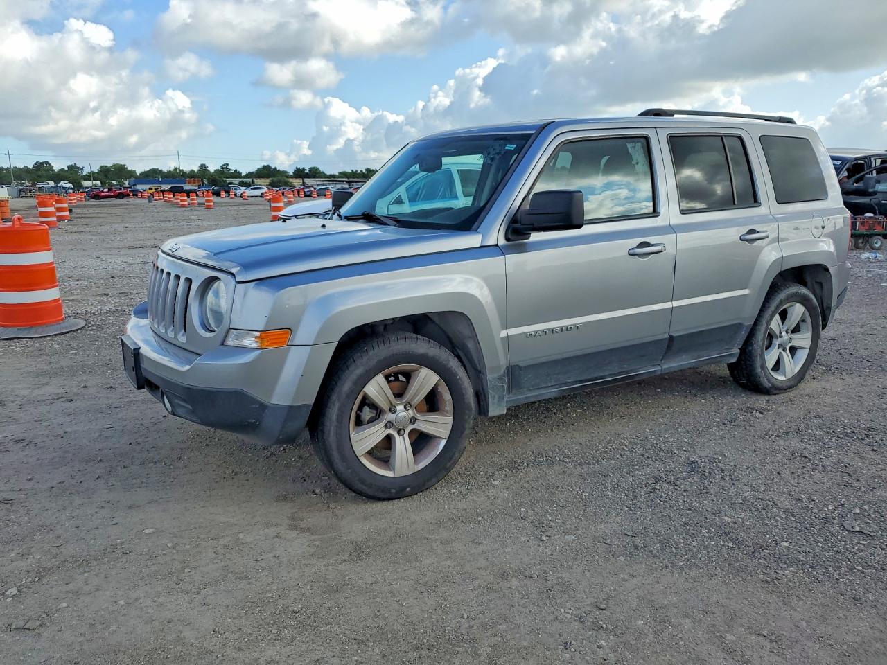 1C4NJPFAXGD698115 · 2016 JEEP PATRIOT