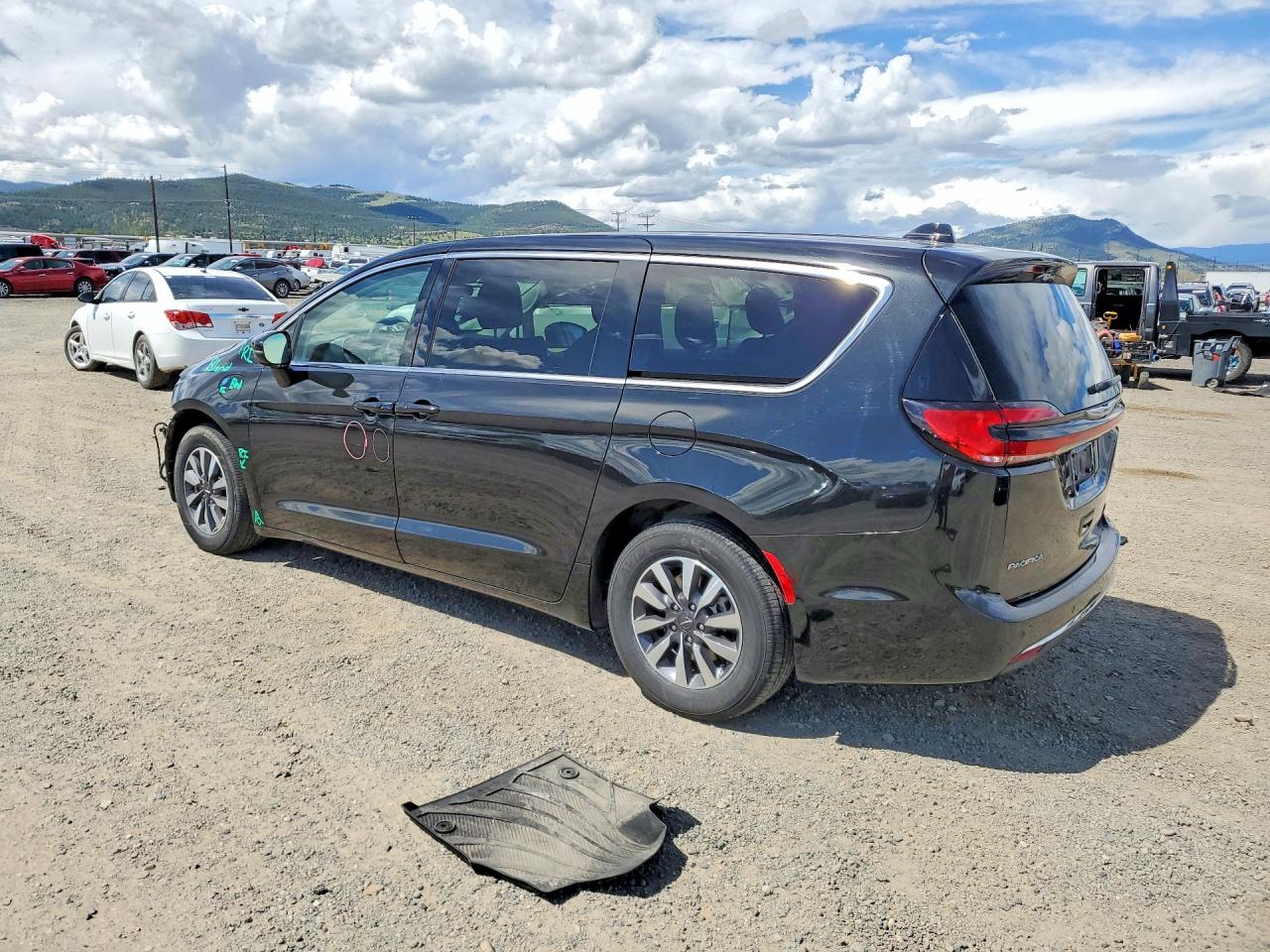 2C4RC1L74NR156181 · 2022 CHRYSLER PACIFICA · 2/13