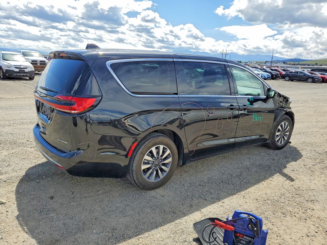 2C4RC1L74NR156181 · 2022 CHRYSLER PACIFICA · 3/13