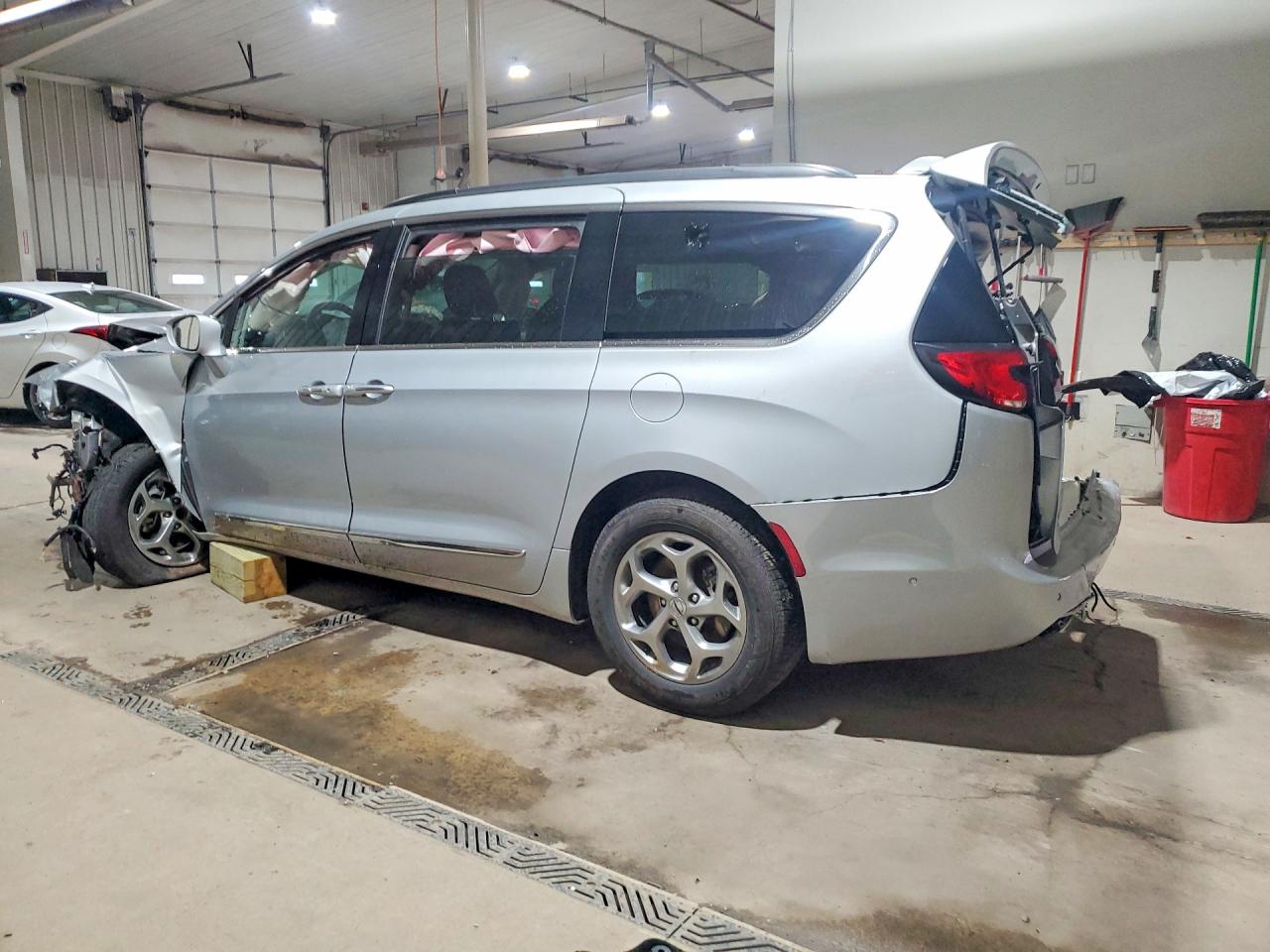 2C4RC1GG7NR230624 · 2022 CHRYSLER PACIFICA · 2/13