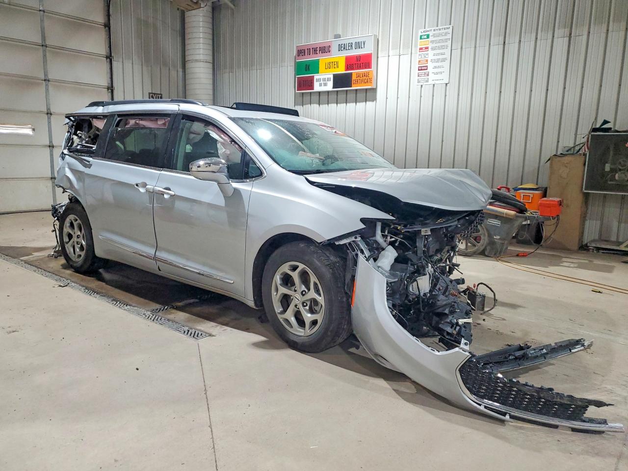 2C4RC1GG7NR230624 · 2022 CHRYSLER PACIFICA · 4/13