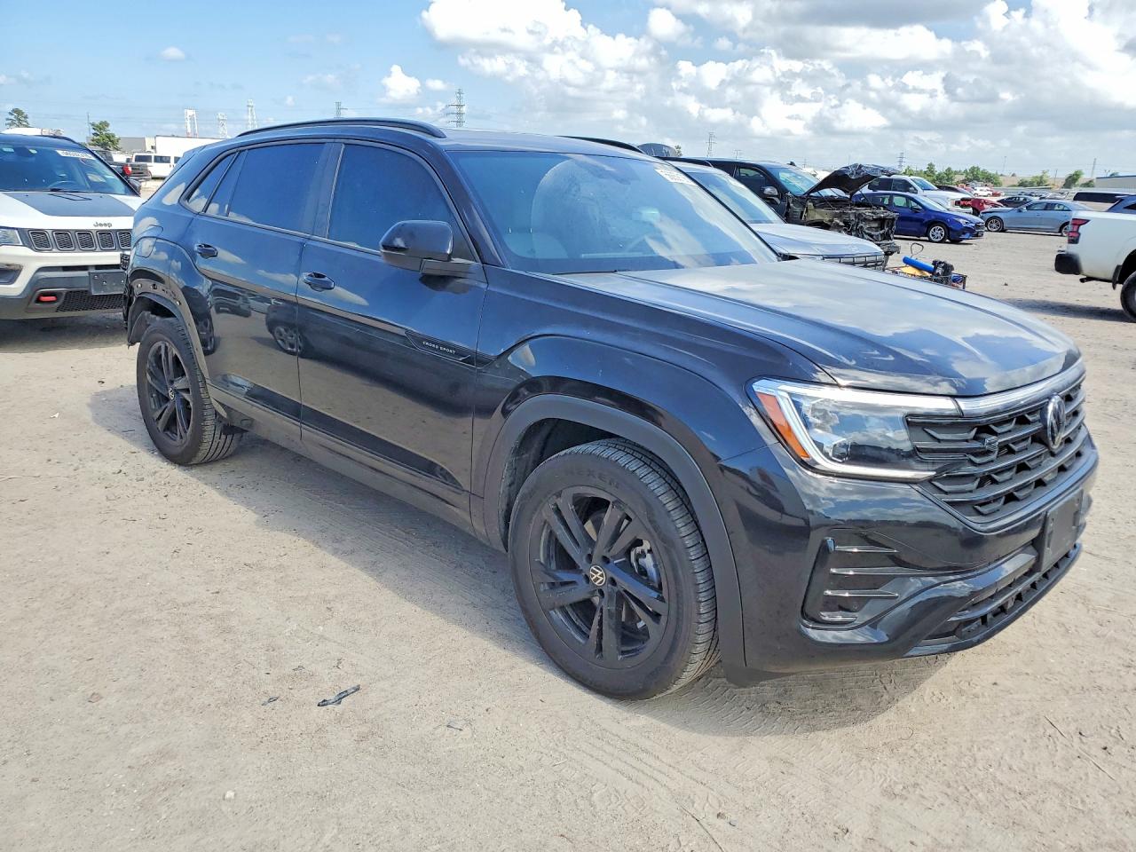 1V2AC2CA9TC214689 · 2026 VOLKSWAGEN ATLAS CROSS SPORT · 4/14