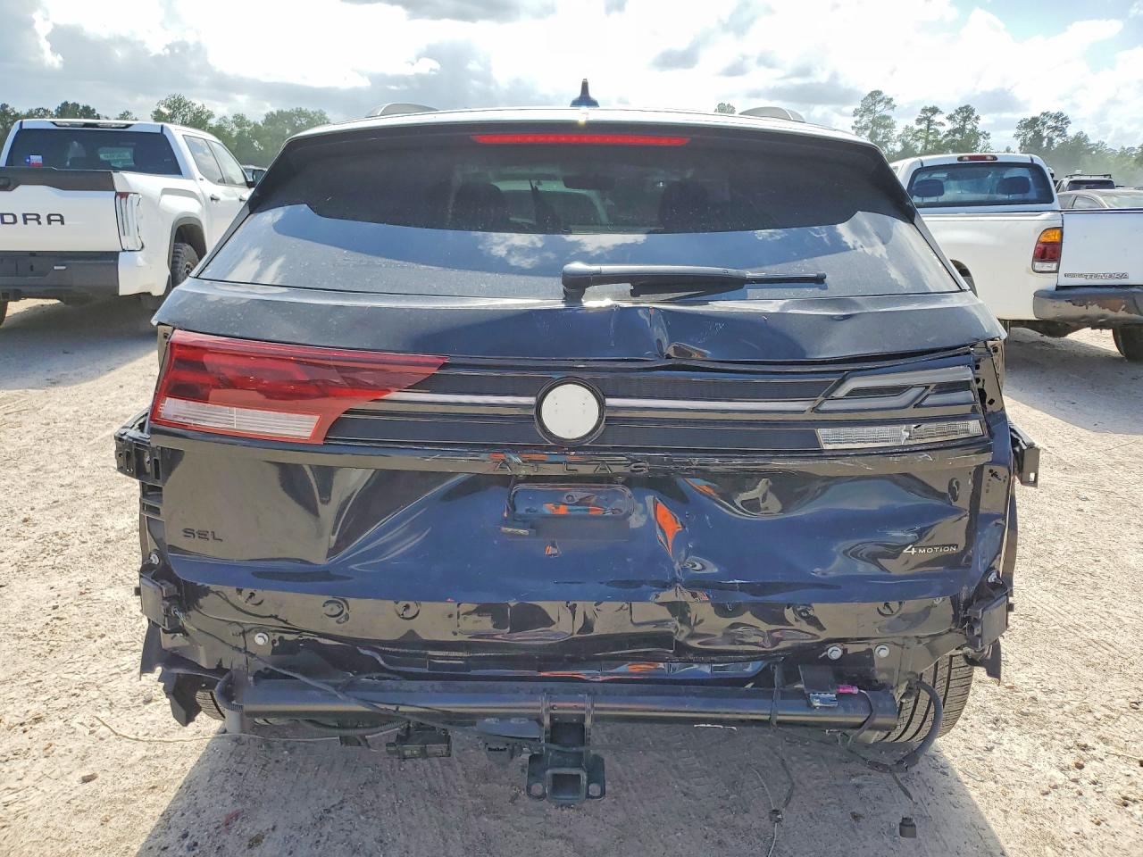1V2AC2CA9TC214689 · 2026 VOLKSWAGEN ATLAS CROSS SPORT · 6/14