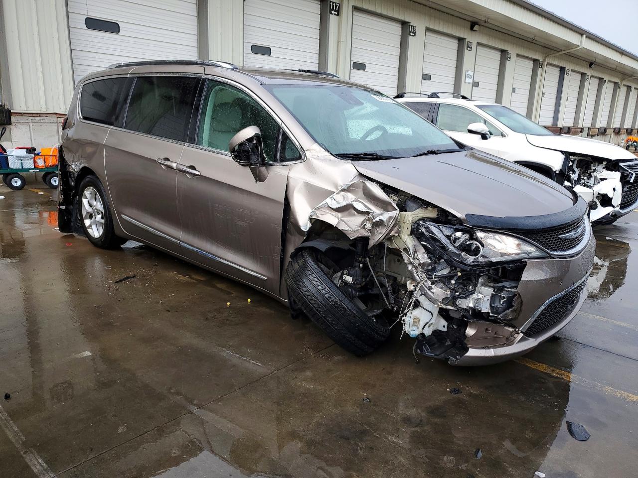 2C4RC1EG7HR768926 · 2017 CHRYSLER PACIFICA · 4/13