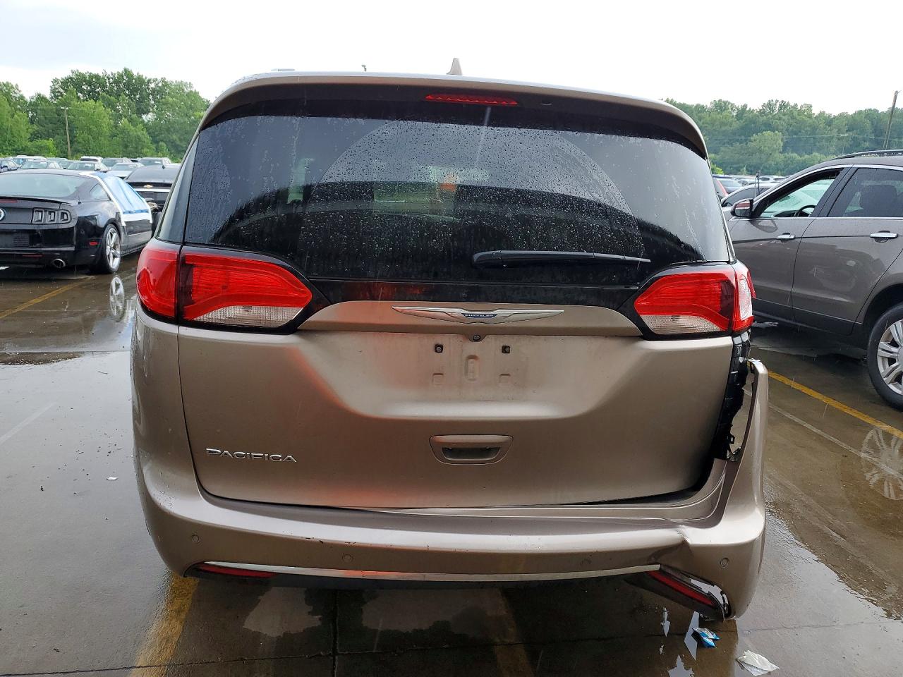 2C4RC1EG7HR768926 · 2017 CHRYSLER PACIFICA · 6/13