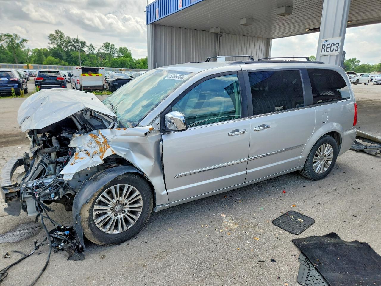 2A4RR8DG2BR799043 · 2011 CHRYSLER TOWN & COUNTRY