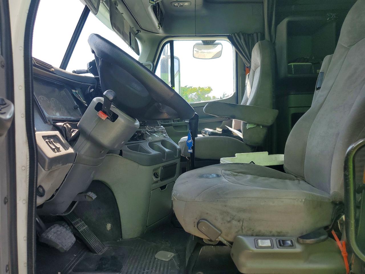 1FUJA6CK69DAH6501 · 2009 FREIGHTLINER CONVENTIONAL · 5/10