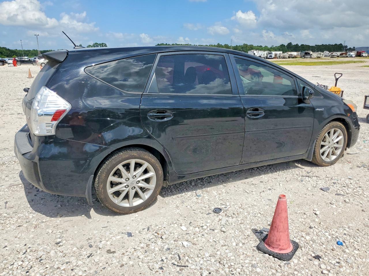 JTDZN3EU3C3061027 · 2012 TOYOTA PRIUS V · 3/13