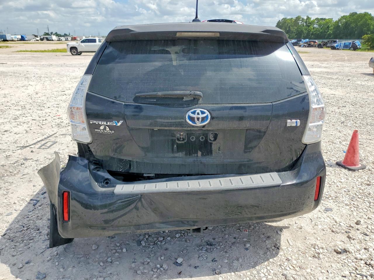 JTDZN3EU3C3061027 · 2012 TOYOTA PRIUS V · 6/13