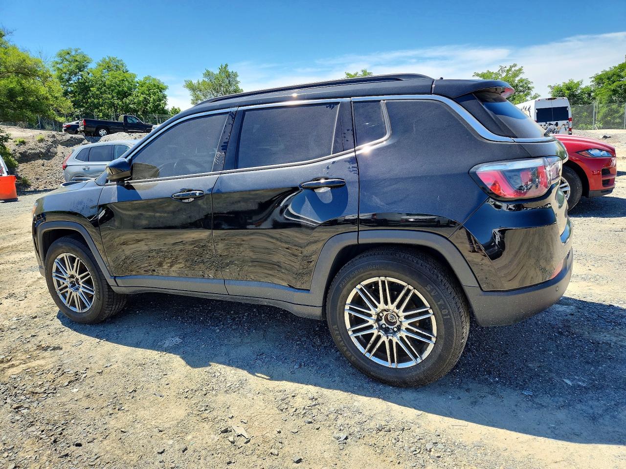 3C4NJDBB6JT104957 · 2018 JEEP COMPASS · 2/13