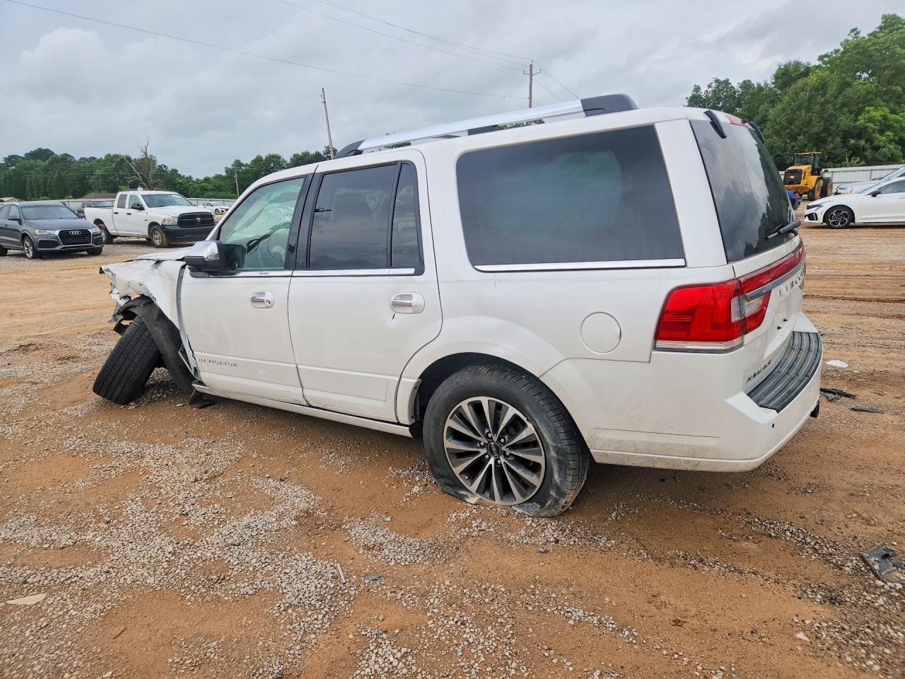 5LMJJ2JTXHEL04871 · 2017 LINCOLN NAVIGATOR · 2/13