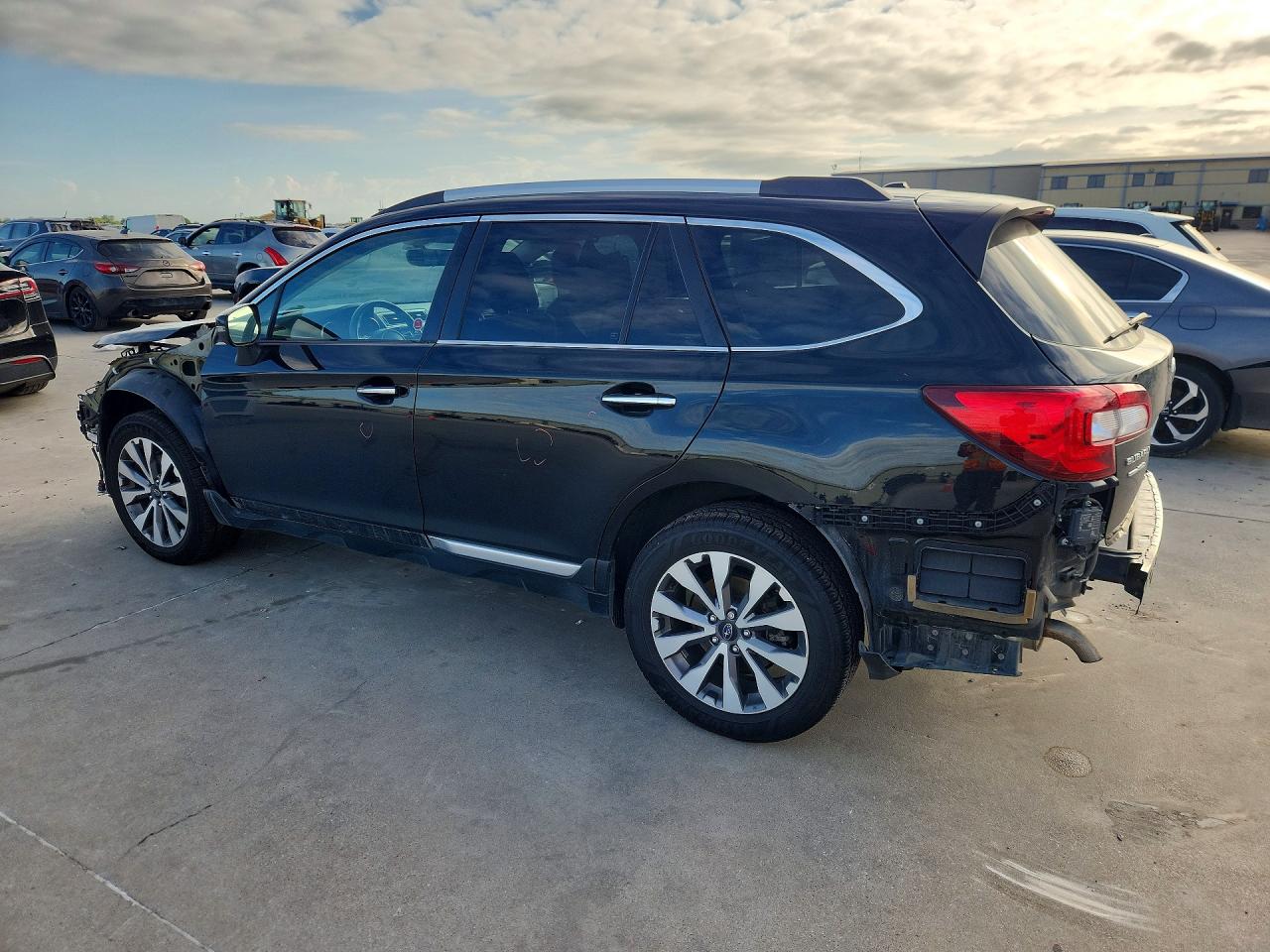 4S4BSFTC9K3227681 · 2019 SUBARU OUTBACK · 2/13