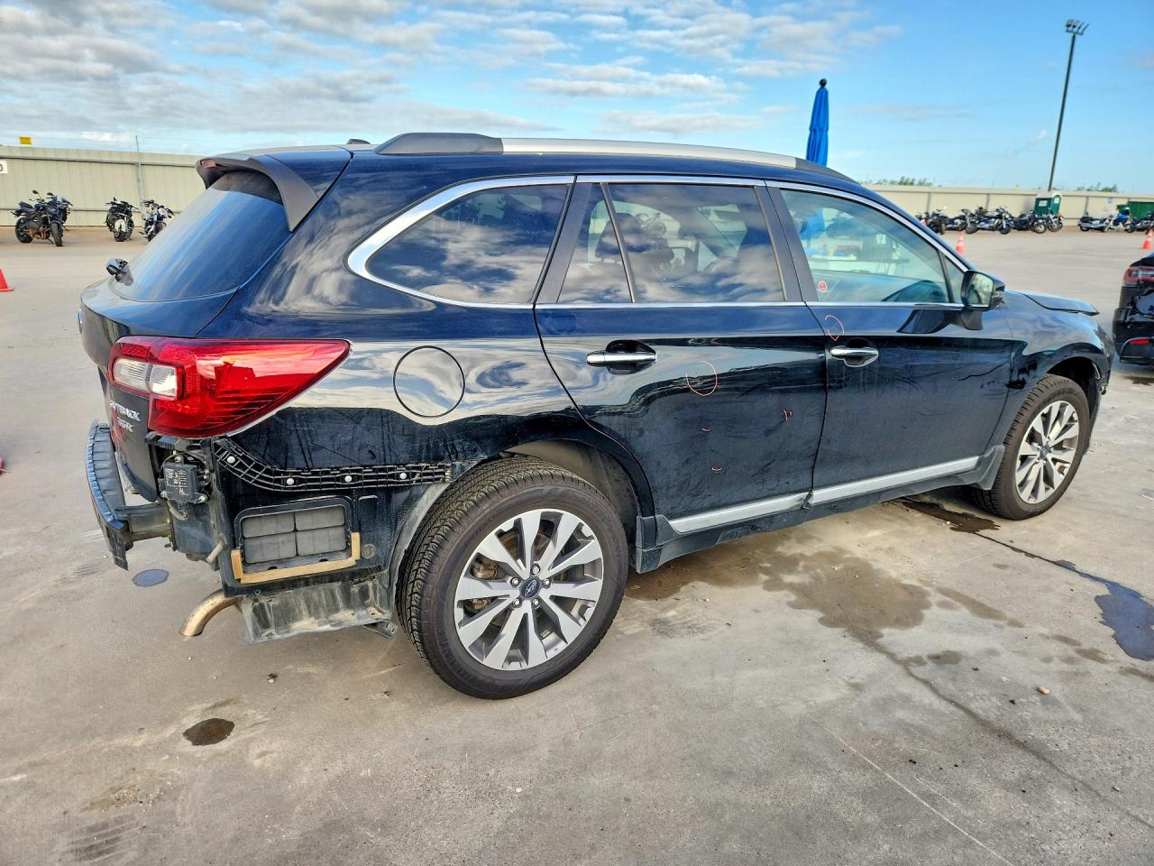 4S4BSFTC9K3227681 · 2019 SUBARU OUTBACK · 3/13