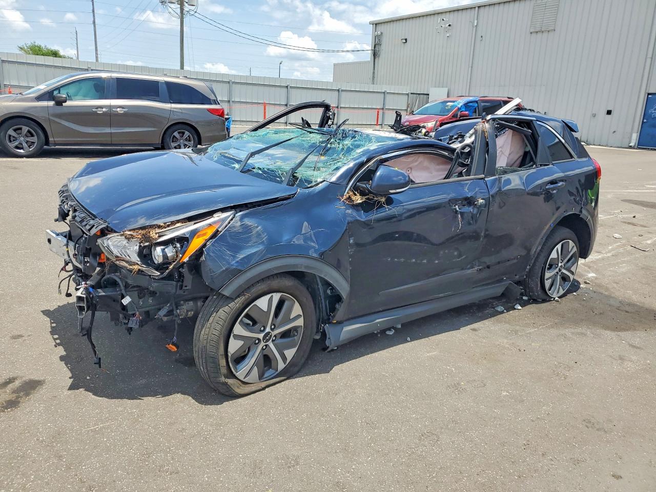 KNDCE3LG7N5123412 · 2022 KIA NIRO