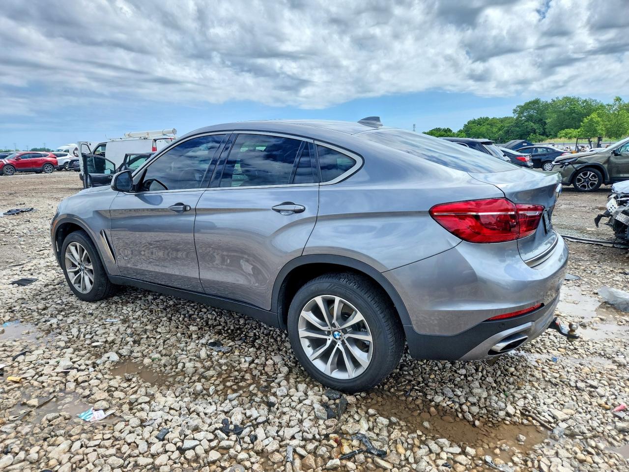 5UXKU2C50J0Z61553 · 2018 BMW X6 · 2/13