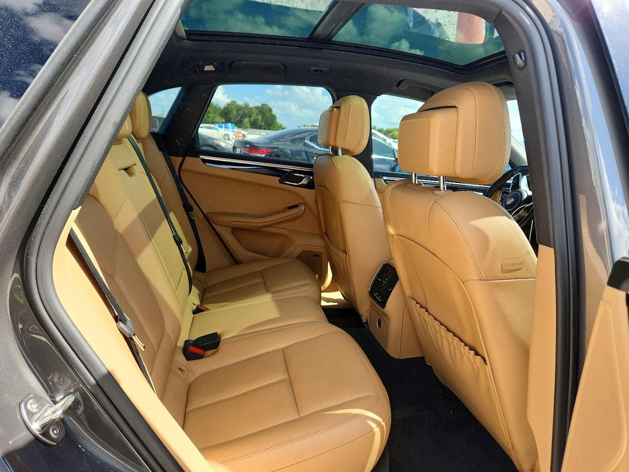 WP1AB2A51JLB31506 · 2018 PORSCHE MACAN · 10/12