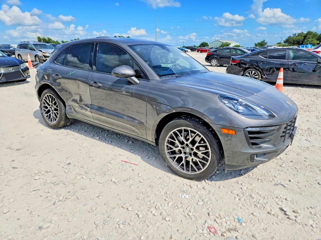 WP1AB2A51JLB31506 · 2018 PORSCHE MACAN · 4/12