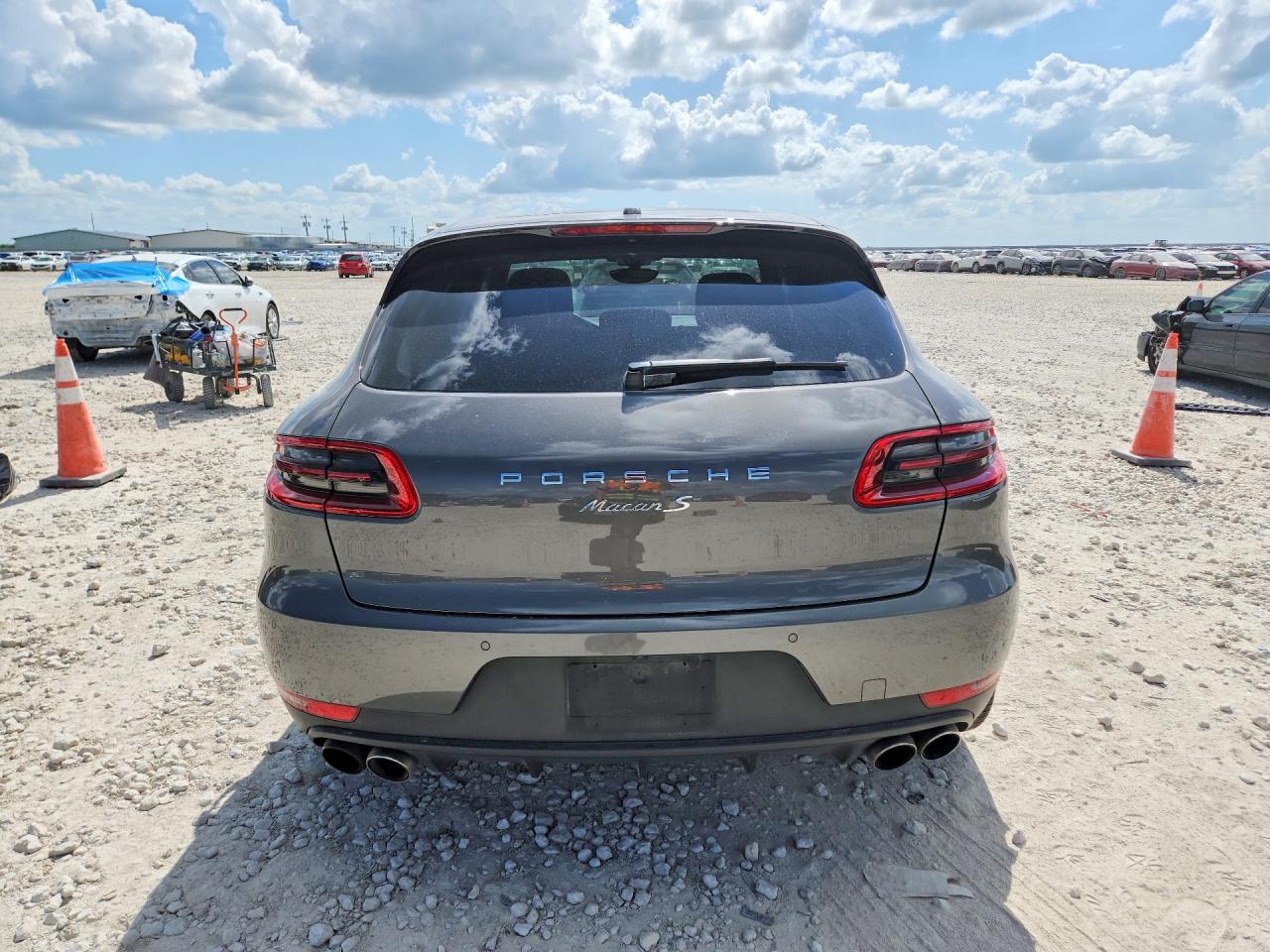 WP1AB2A51JLB31506 · 2018 PORSCHE MACAN · 6/12