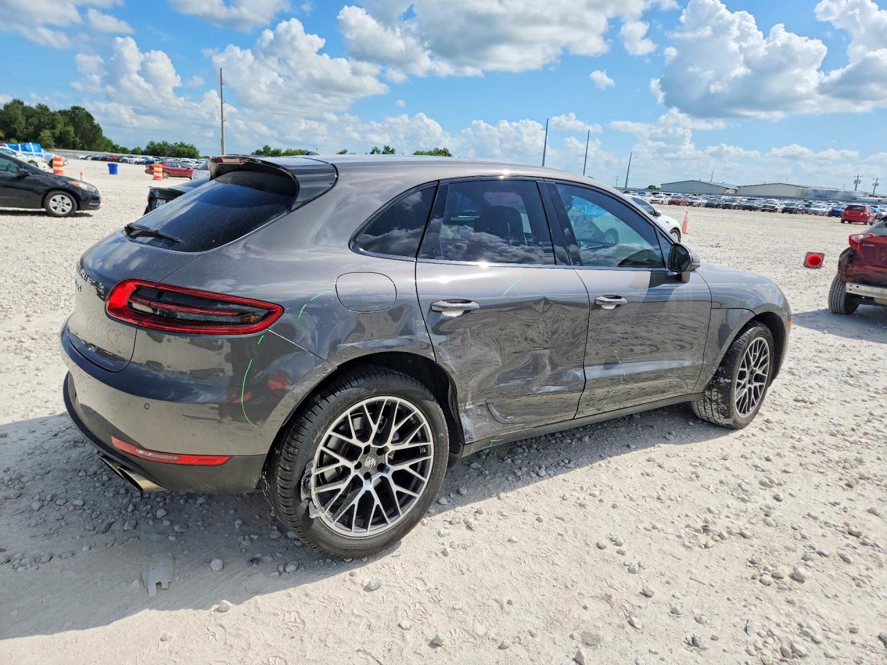 WP1AB2A51JLB31506 · 2018 PORSCHE MACAN · 3/12