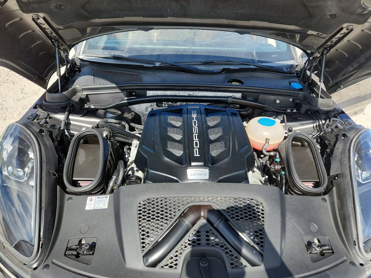 WP1AB2A51JLB31506 · 2018 PORSCHE MACAN · 11/12