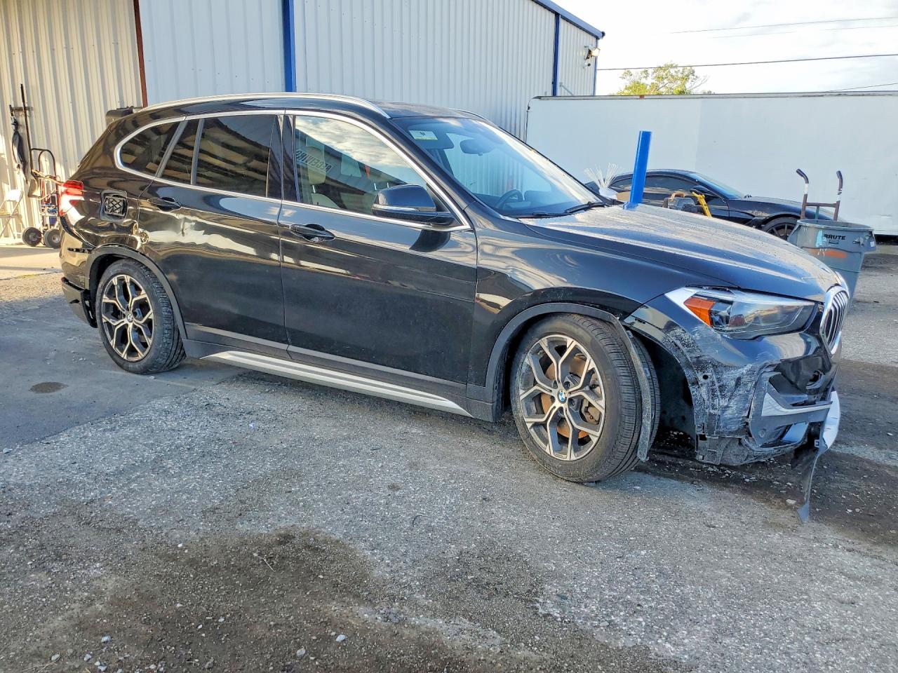 WBXJG7C02M5T42579 · 2021 BMW X1 · 4/13