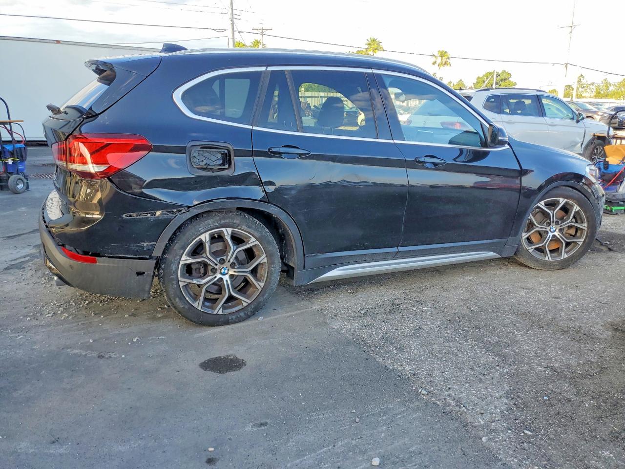 WBXJG7C02M5T42579 · 2021 BMW X1 · 3/13