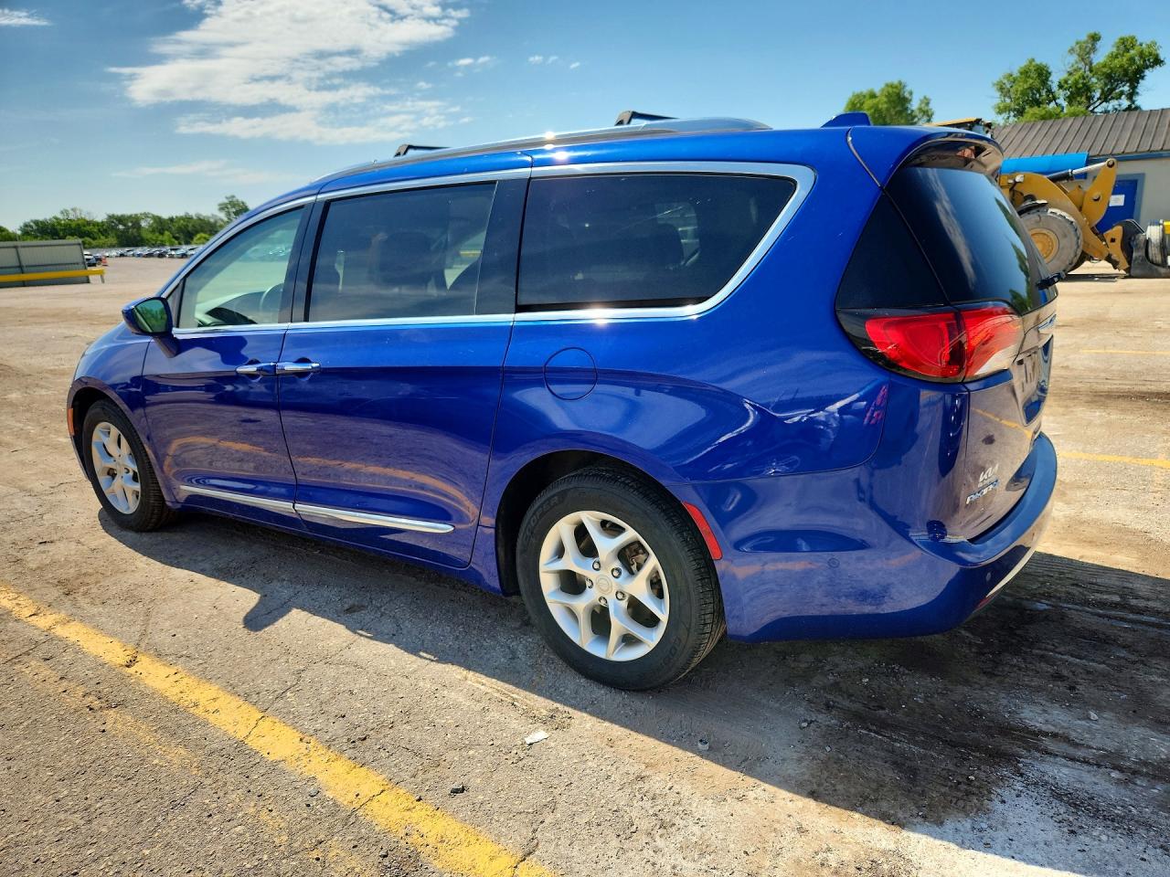 2C4RC1EG0KR549457 · 2019 CHRYSLER PACIFICA · 2/13